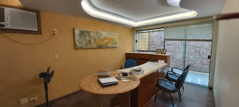 Imagem Excelente imóvel comercial com 3 vagas de recuo , 6 salas sendo com moveis embutidos de excelente q...