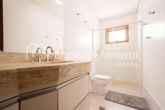 Imagem Casa de condomínio com 340 m² e 4 quartos