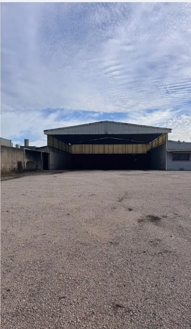 Imagem Aluga-se Galpão Industrial - Aparecidinha/Sorocaba ÁREA INDUSTRIAL PARA LOCAÇÃO EM SOROCABA - EXCELENTE LOCALIZAÇÃO E INFRAESTRUTURA