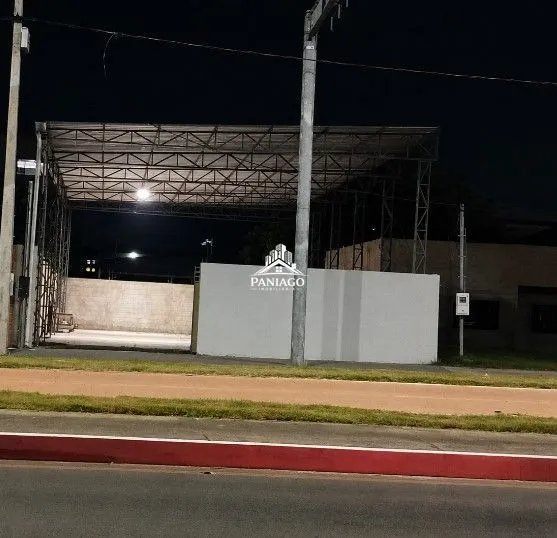 GALPÃO DE 250m² PARA LOCAÇÃO SITUADO ENTRE A AVENIDA DO MOINHO E A AVENIDA DAS