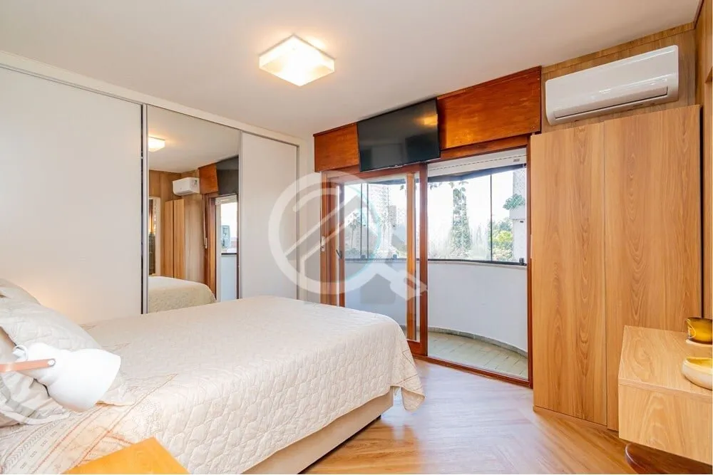 Imagem Este lindo apartamento de 120m² foi recentemente renovado com um projeto exclusivo que combina esti...