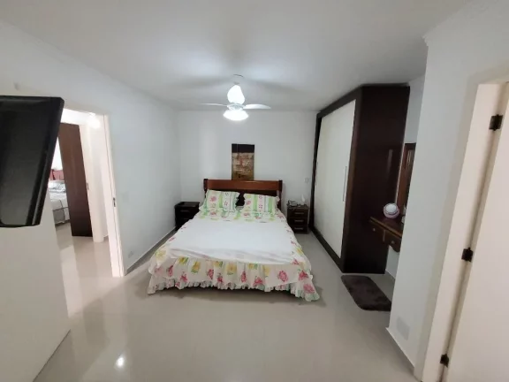 Imagem APARTAMENTO AMPLO COM 3DORMITÓRIOS, 1 SUÍTE, PEQUENA VISTA PARA O MAR, 1 VAGA PARA AUTO