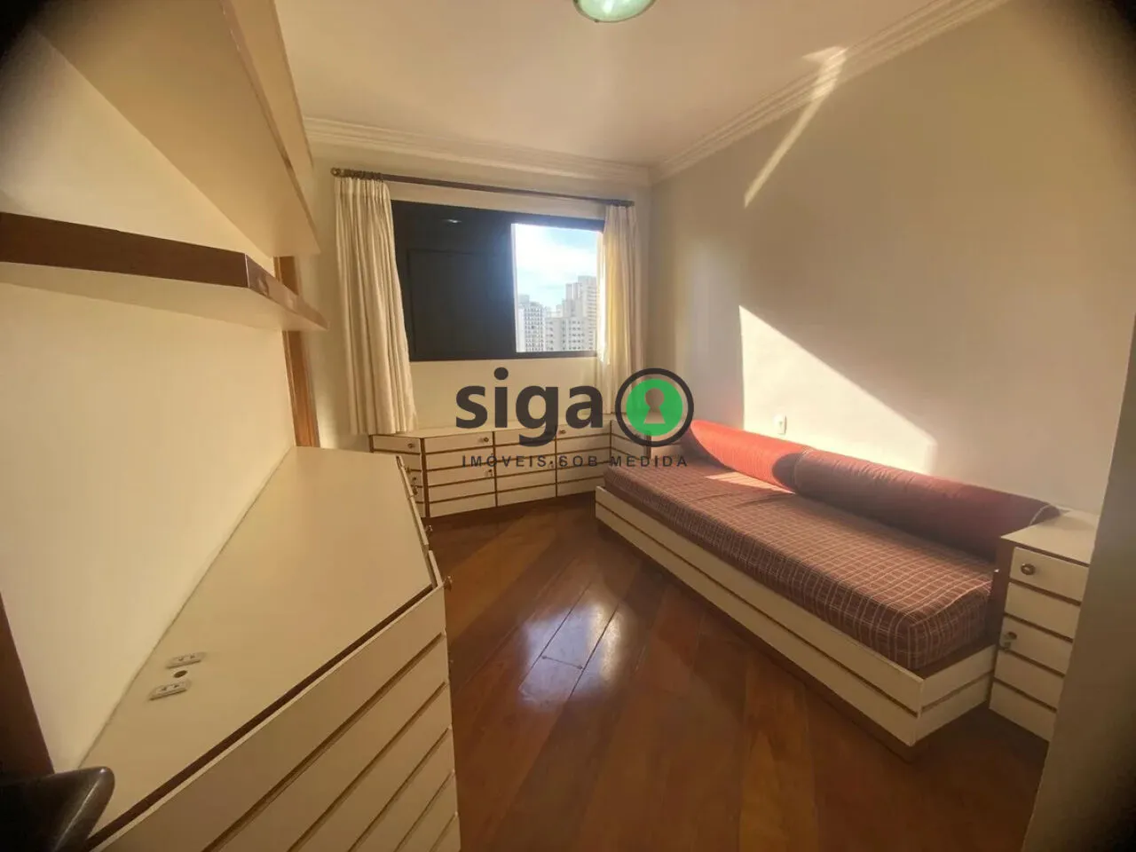 Imagem Apartamento á Venda - 235m², 4 Suítes e 4 Vagas em Moema.
