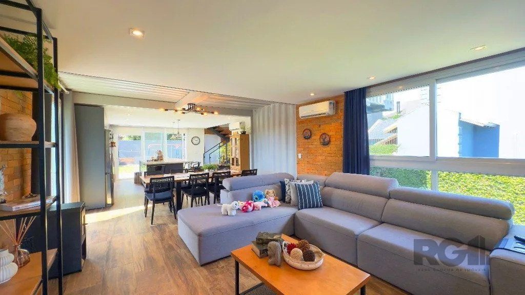 Imagem Casa para Venda - 315m², 3 dormitórios, sendo 1 suites, 2 vagas - Teresópolis