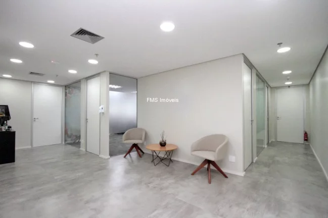 Imagem Conjunto comercial com 220m2 mobiliado na Vila Olímpia.