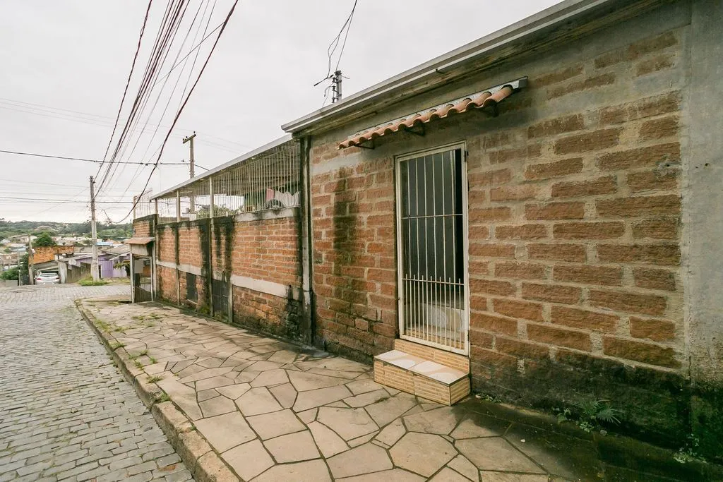 Imagem Casa de 2 dormitórios à venda Bairro no Vila Nova - Porto Alegre