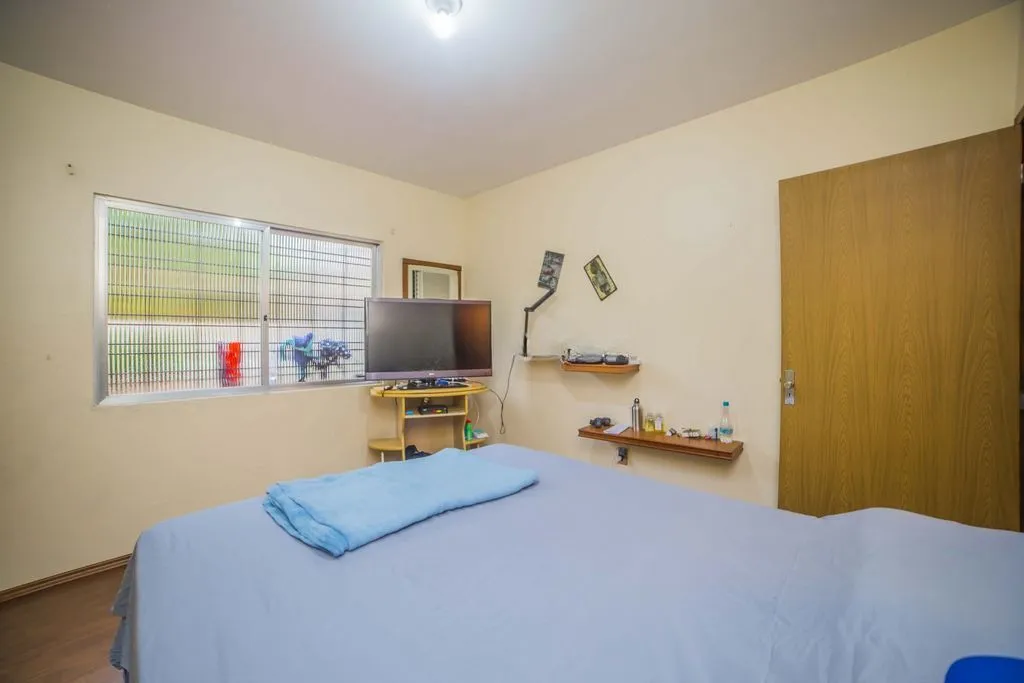 Imagem Casa de 4 dormitórios à venda no Bairro Santa Tereza - Porto Alegre
