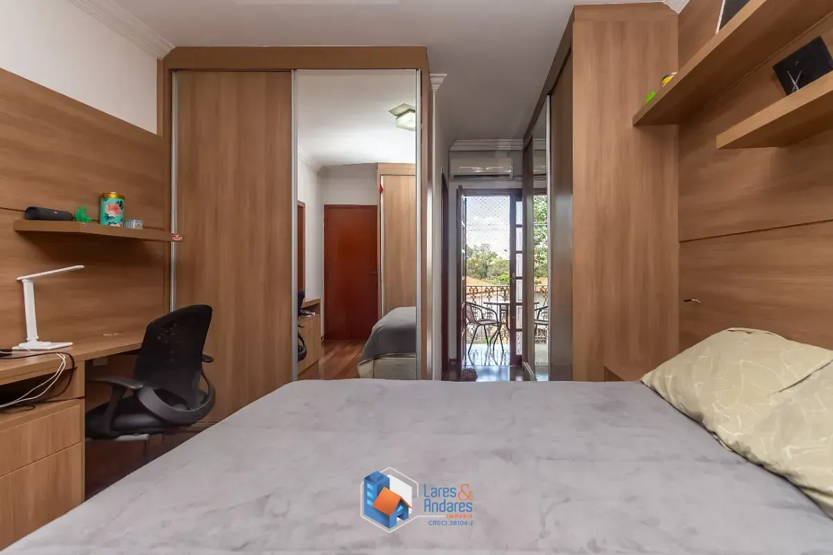 Imagem Sobrado para venda em Parque São Domingos com 3 quartos, sendo 3 suítes, 190m²
