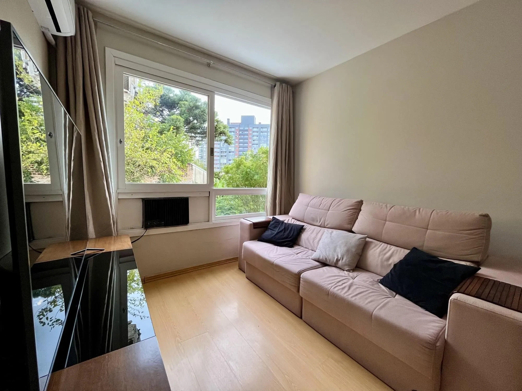 Imagem Apartamento com 02 quartos no Bairro Passo da Areia, Porto Alegre