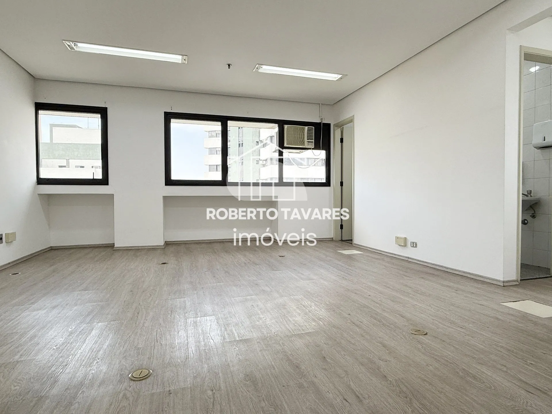 Imagem Prédio monousuário, com 11 andares, 1723m² de área útil, 4032m² de área total, 33 vagas de garagem.