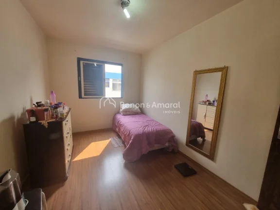 Imagem Com 2 quartos, sala, banheiro social, cozinha e área de serviço. Sem elevador (3º andar), 1 vaga ...