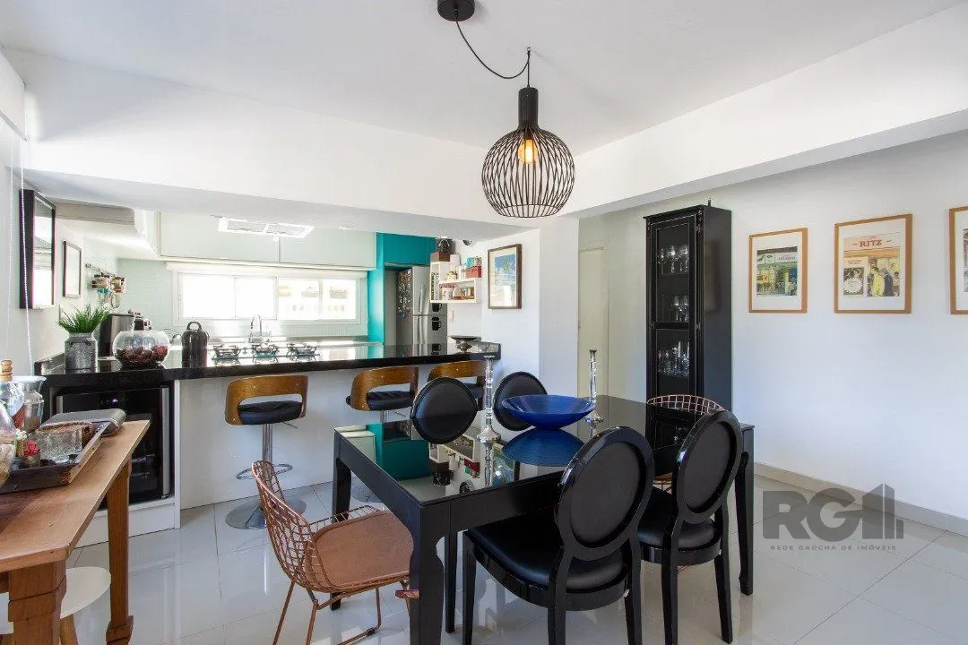 Imagem Casa a venda no bairro Guarujá com 4 dormitórios, piscina e salão de festas