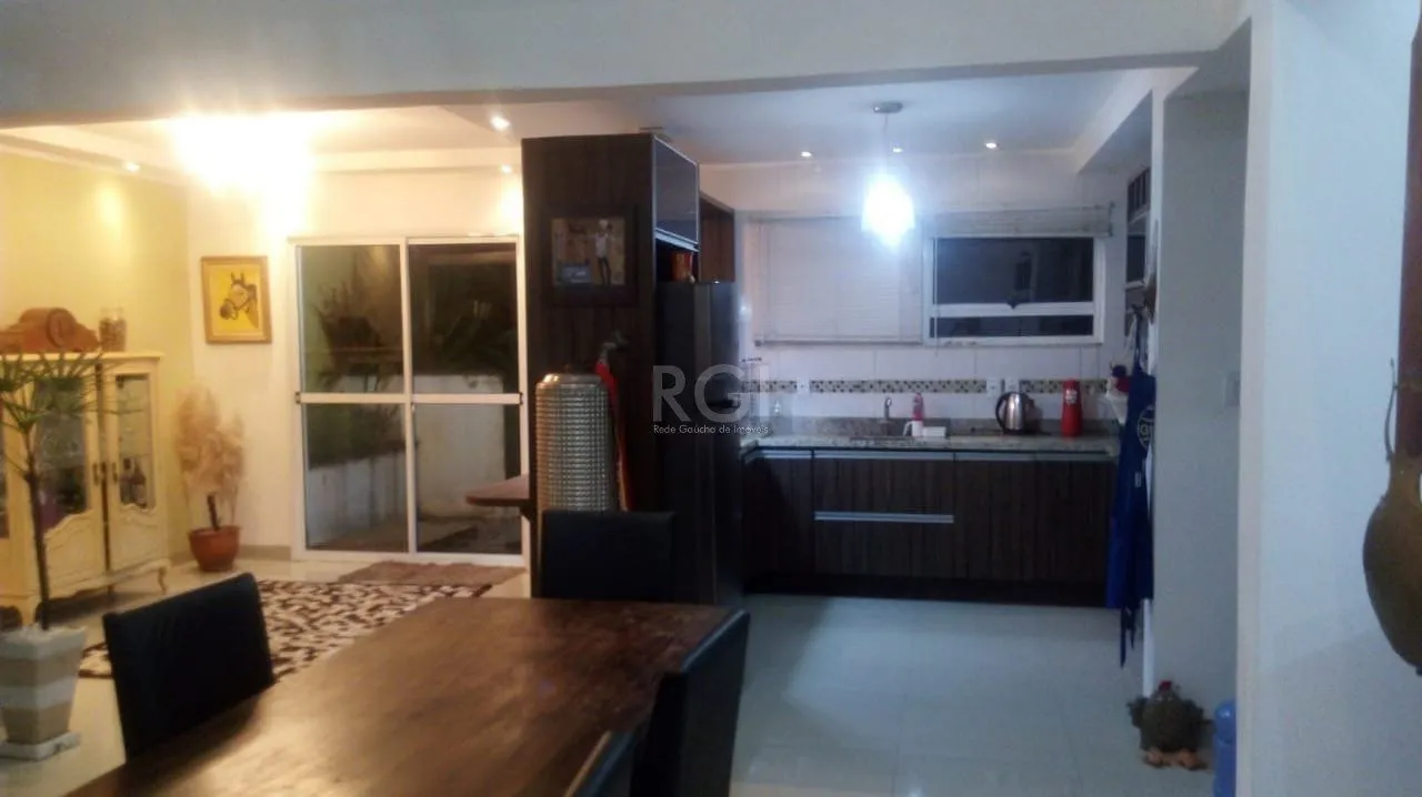 Imagem Casa para Venda - 300m², 3 dormitórios, sendo 3 suites, 6 vagas - São Lucas