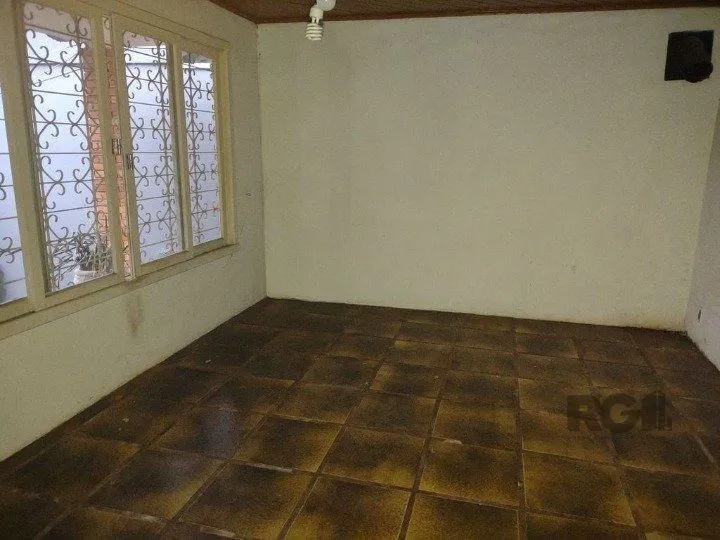 Imagem Casa de 2 quartos, com edícula, próximo a Av. Wenceslau Escobar
