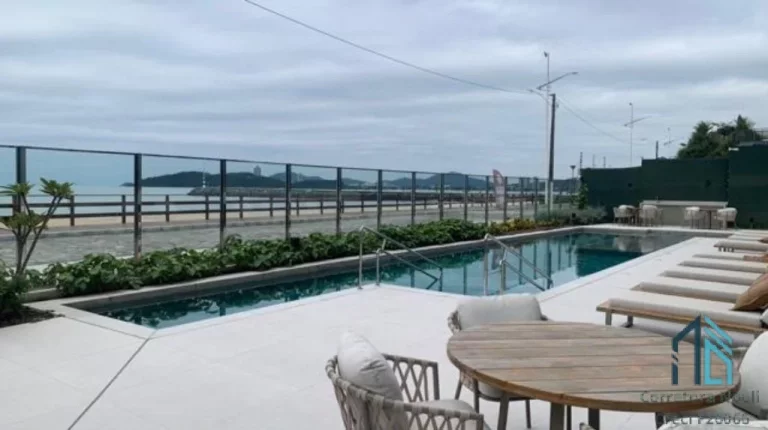 Imagem Cobertura, 04 suítes, 03 vagas PÉ na Areis, localização privilegiada no Centro de Piçarras SC