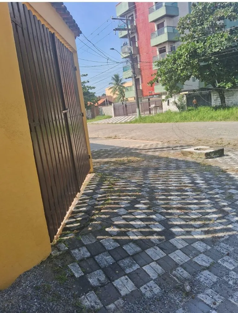 Imagem Casa térrea 2 dormitórios sendo 1 suíte em Mongaguá