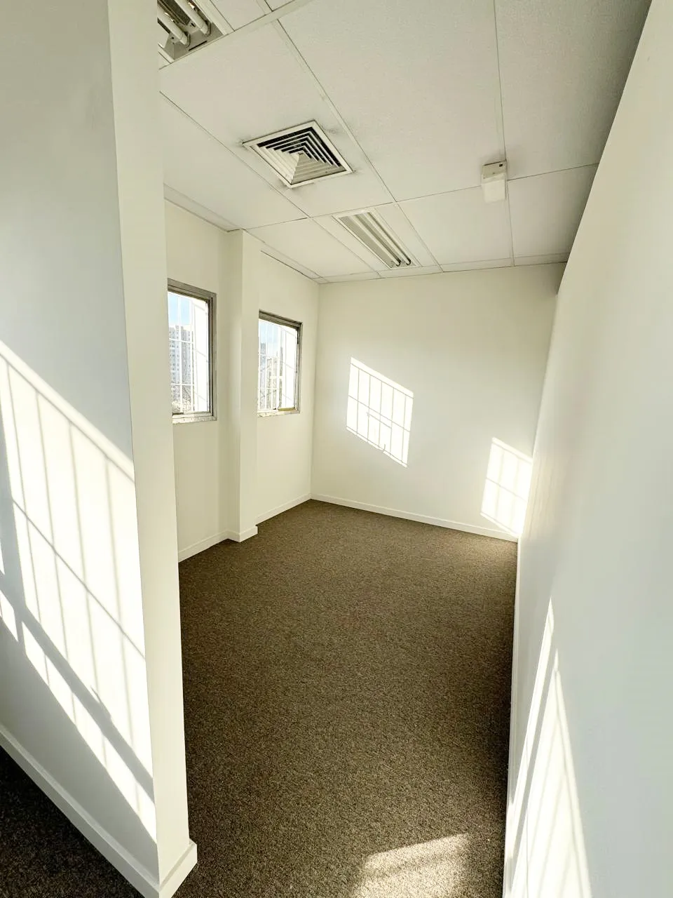 Imagem ALUGO ESTRATÉGICO PRÉDIO COMERCIAL NO BAIRRO VILA DAS BELEZAS!