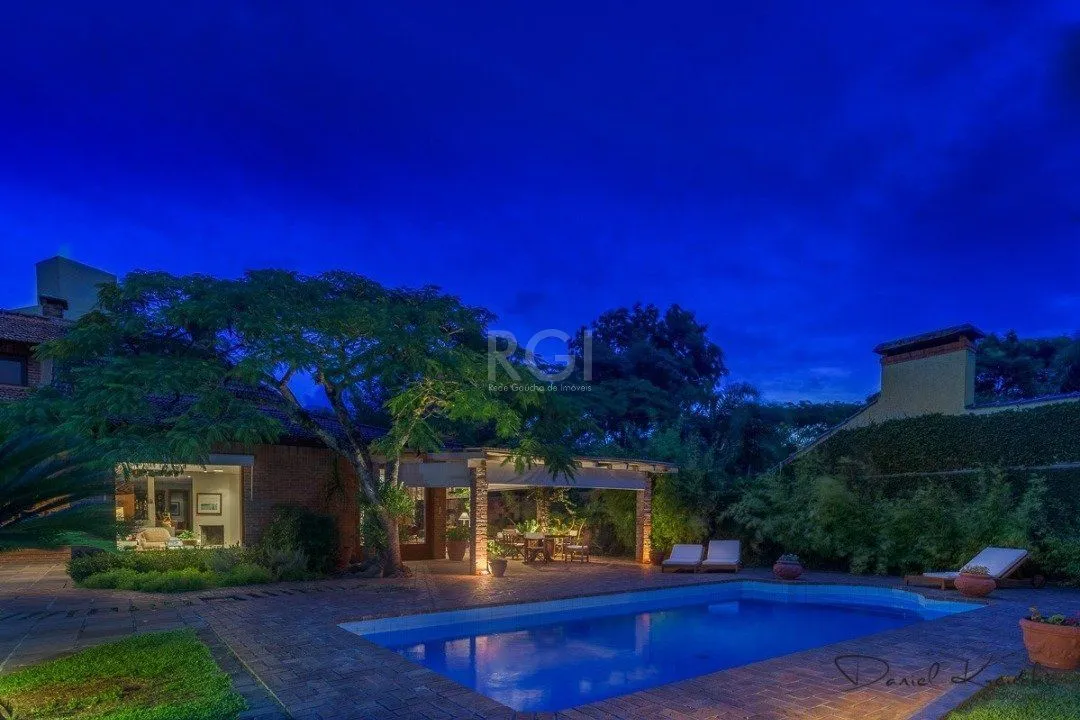 Imagem Casa para Venda - 418m², 5 dormitórios, sendo 1 suites, 6 vagas - Tristeza