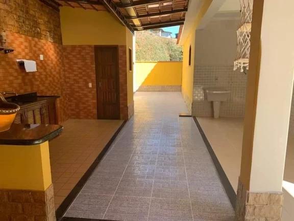 Imagem VENDO CASA DE 3 QUARTOS, LINEAR COM 1.382,00M2 DE TERRENO.