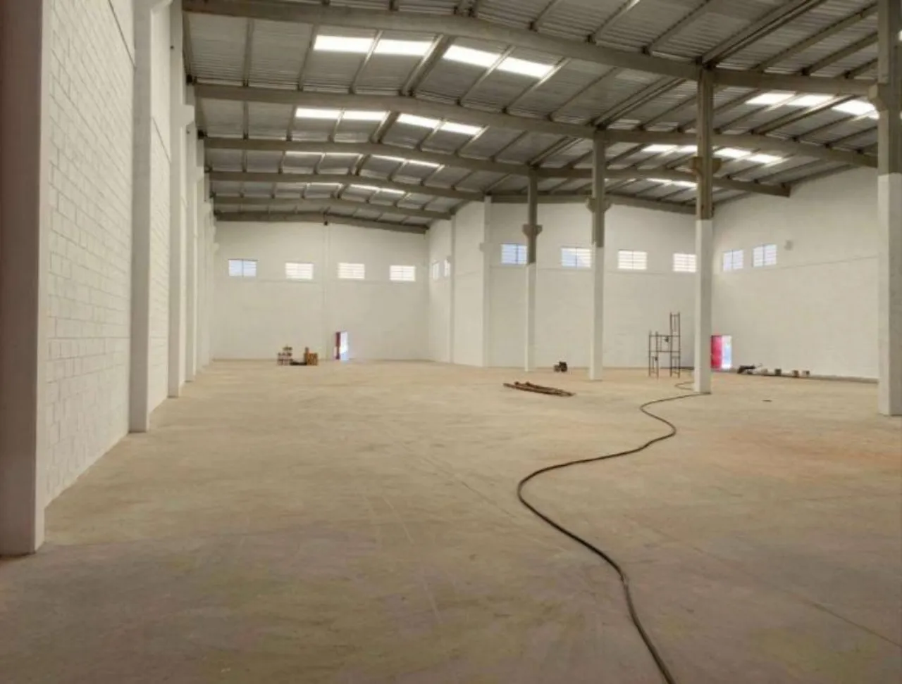 Imagem Galpão Industrial à Venda em Sorocaba-SP, Zona Industrial: 10 Salas, 10 Banheiros, 10 Vagas de Garagem, 4.470m²!