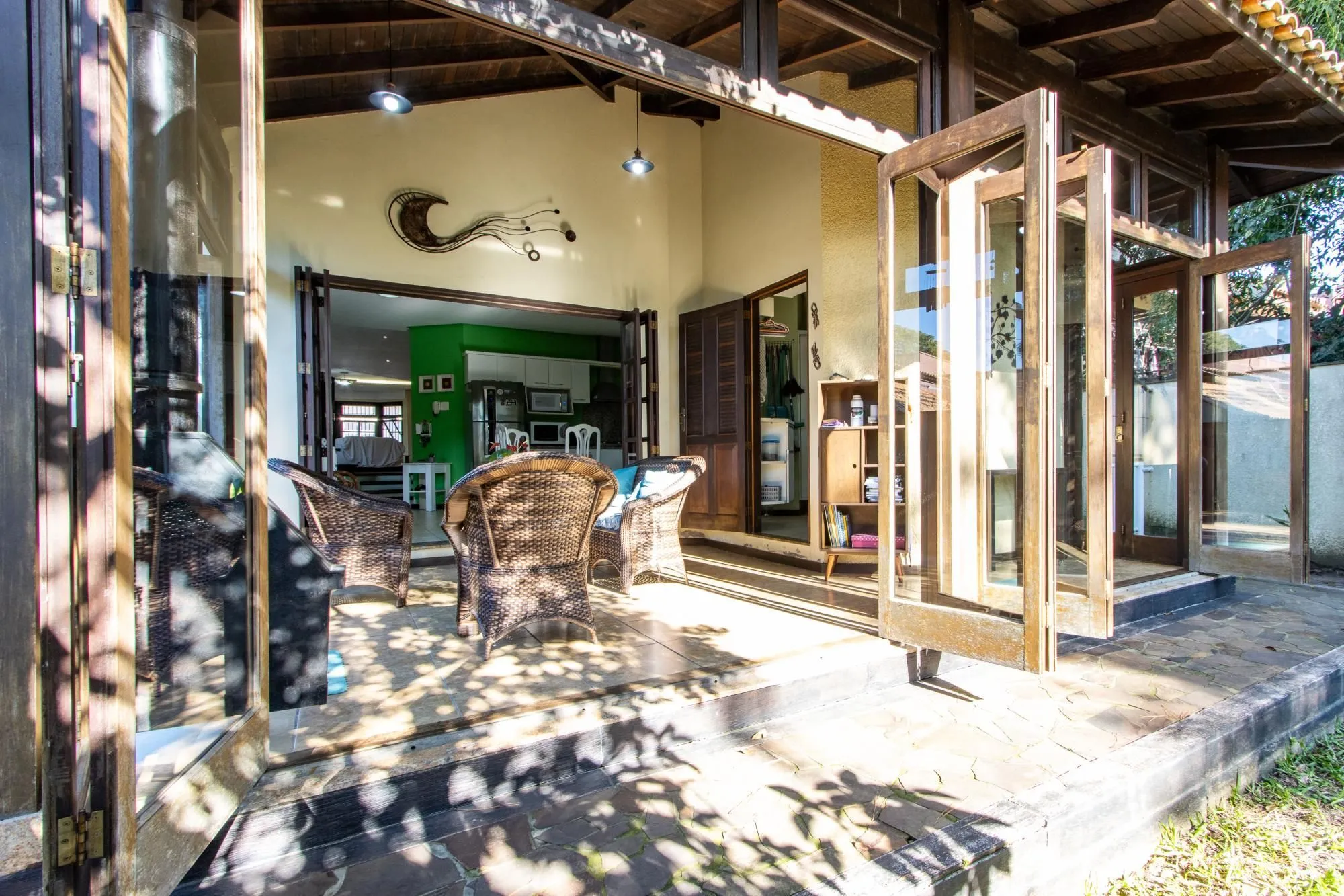 Imagem Casa com 3 quartos e 357m² à venda em Tristeza, Porto Alegre.