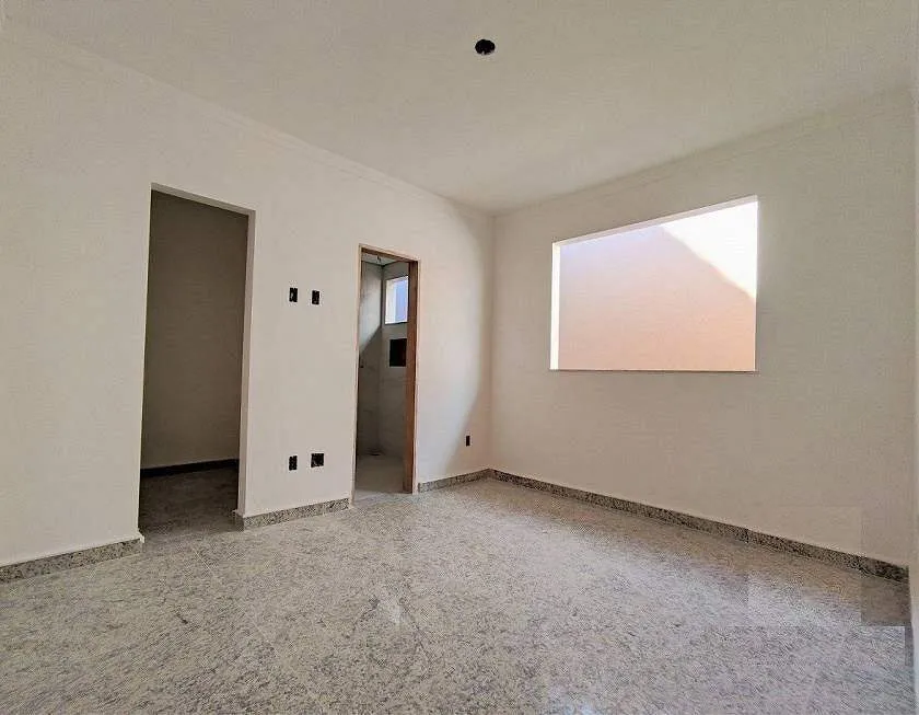 Imagem Casa duplex à venda, 3 quartos, 1 suíte, 2 vagas, Santa Mônica - Belo Horizonte/MG