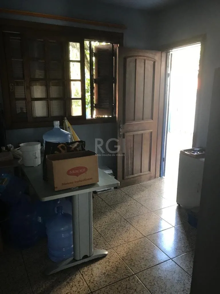 Imagem Casa para Venda - 270m², 4 dormitórios, sendo 1 suites, 5 vagas - Partenon
