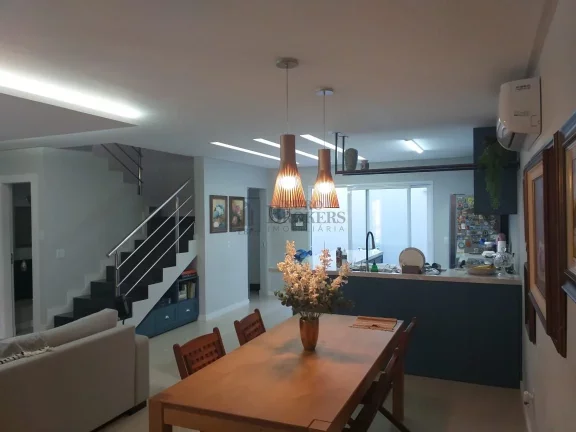 Imagem Casa triplex semi mobiliada com 3 suítes, no Centro de Balneário Camboriú