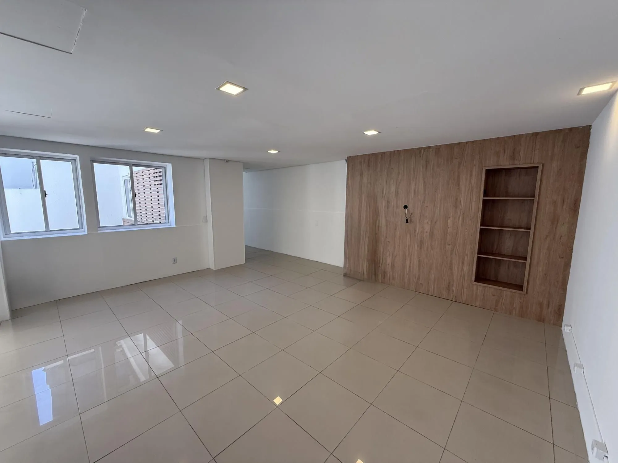Imagem MÁFFER IMÓVEIS ALUGA - CASA COMERCIAL OU RESIDENCIAL NA AUXILIADORA Rua Marcelo Gama - Bairro Auxiliadora | Porto Alegre/RS