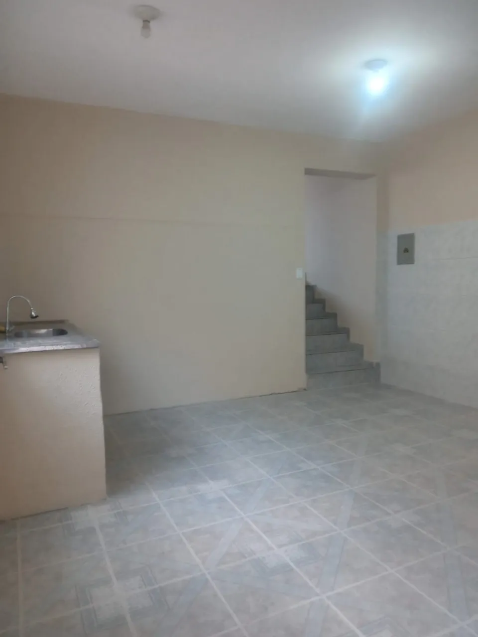 Imagem Casa Comercial para Locação: Imóvel de Alto Padrão com 2 Quartos, 1 Suíte e Vaga de Garagem no Jardim América, Sorocaba-SP