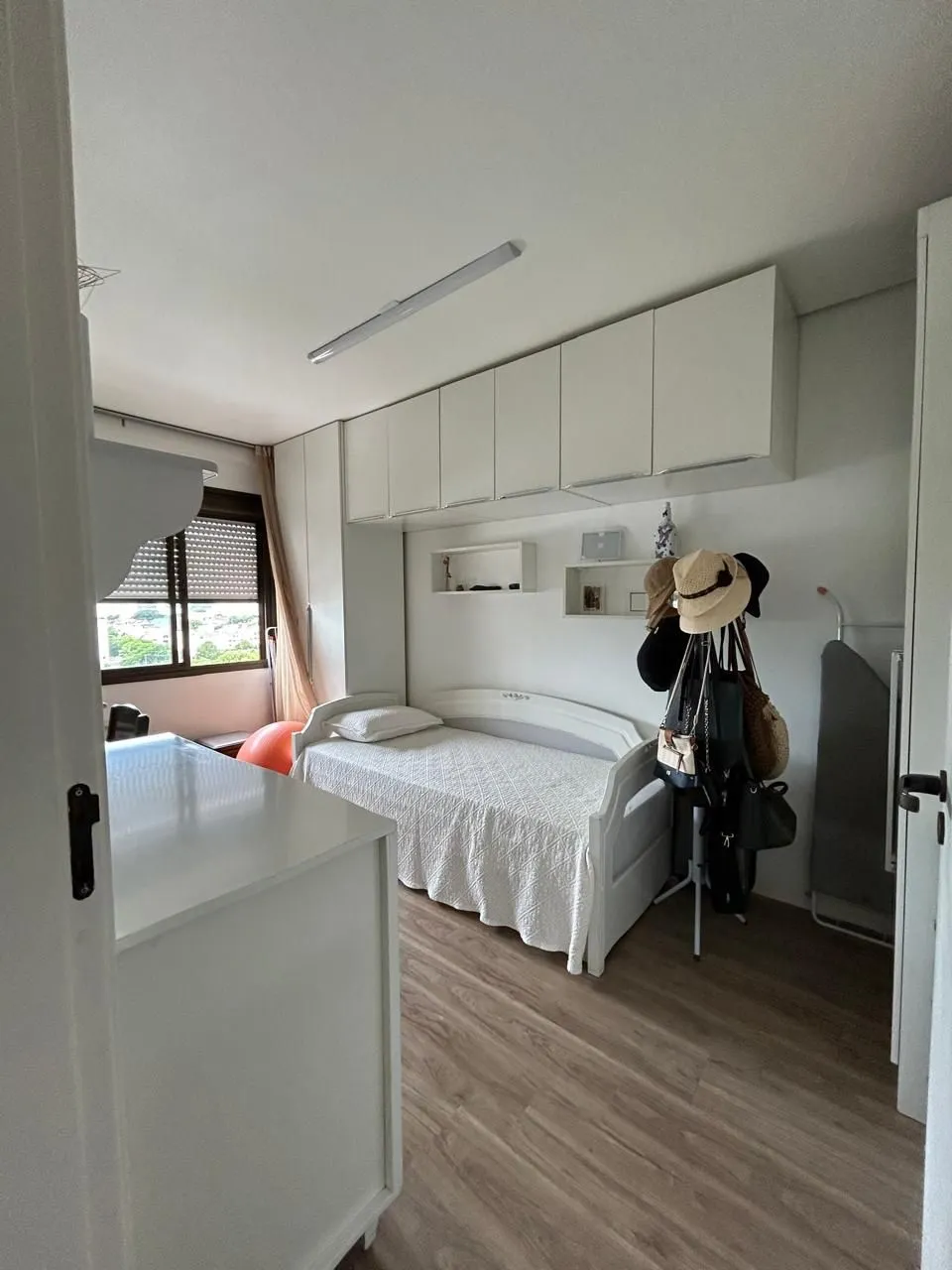 Imagem Apartamento com Suíte, Lareira e 2 Vagas na Zona Norte