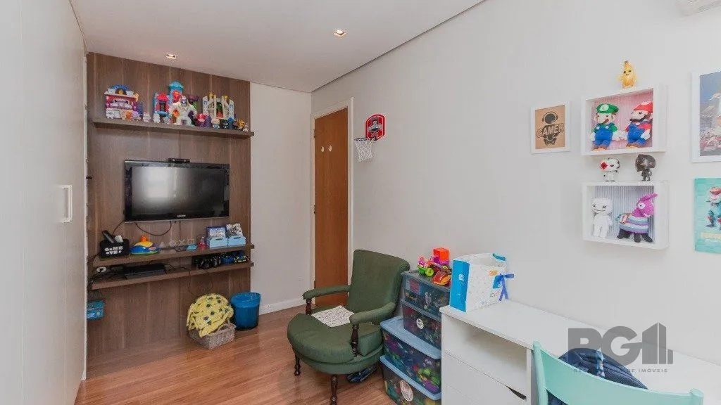 Imagem Excelente casa em condomínio de 249m² com 03 dormitórios e 4 vagas.