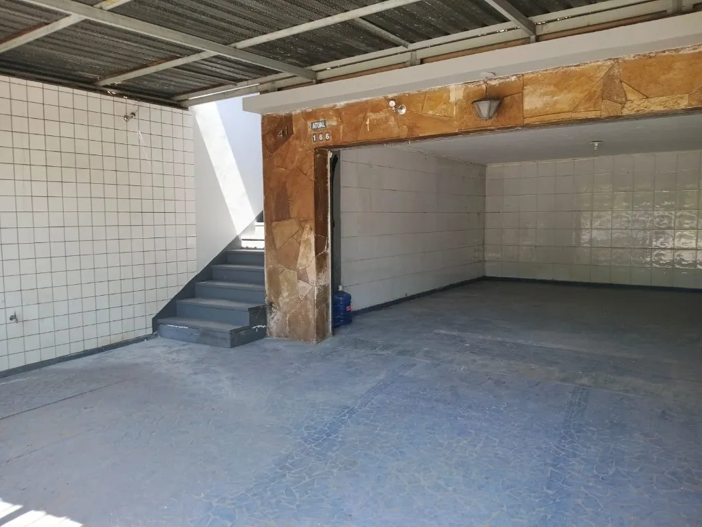Imagem Imperdível Sobrado à Venda no Centro de Santo André-SP: 3 Quartos, 1 Suíte, 2 Banheiros, 2 Vagas, 214m²!