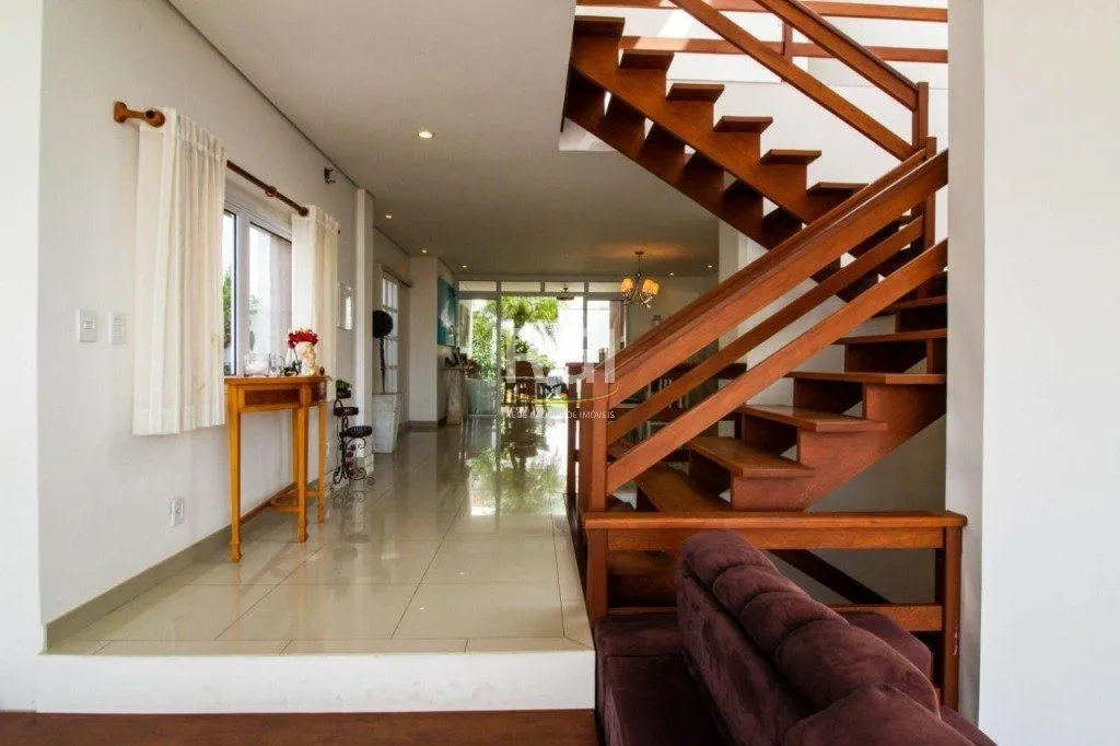Imagem Casa para Venda - 300m², 3 dormitórios, sendo 1 suites, 4 vagas - Teresópolis