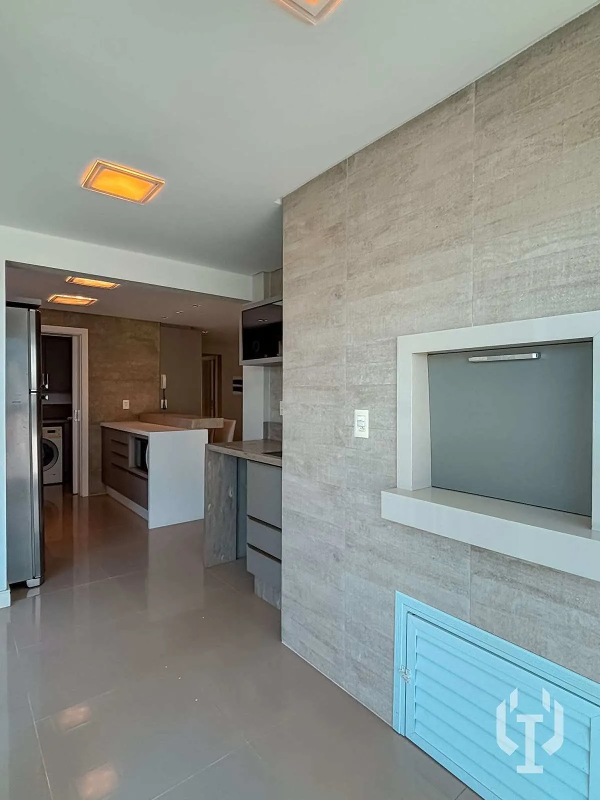 Imagem Apartamento de 2 suítes e 2 vagas de garagem em Meia Praia