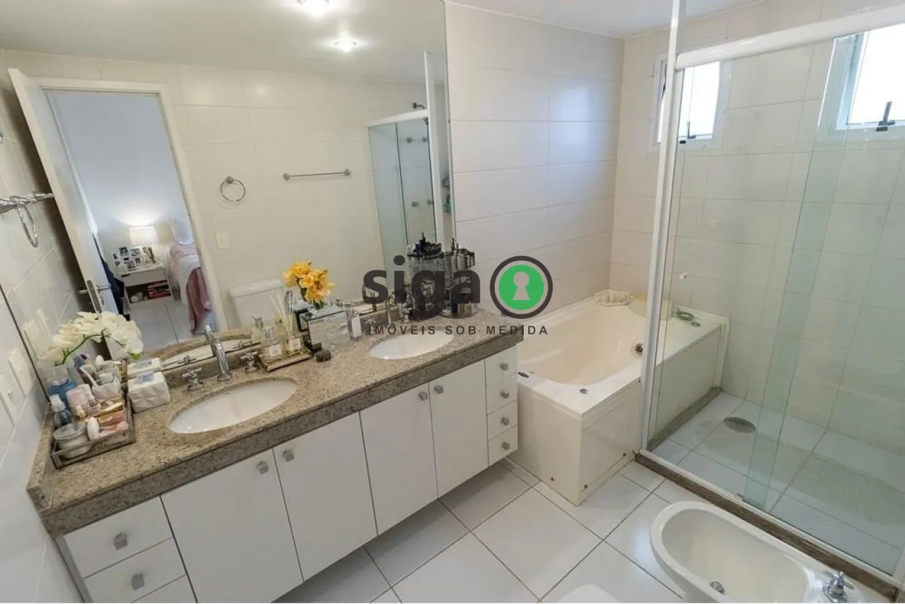 Imagem Apartamento a venda no Condomínio Villagio Panamby, com 4 quartos e 4 vagas. AVALIA PERMUTA
