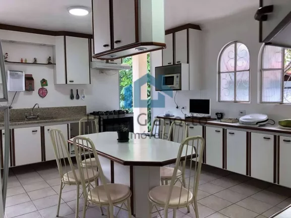 Imagem Casa à venda com ótima localização na Granja Viana