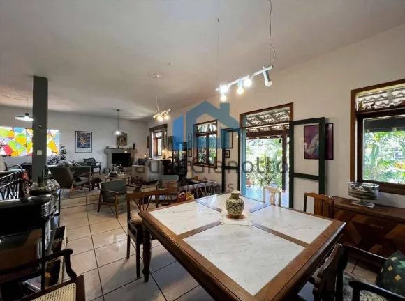 Imagem Casa à venda na Granja Viana - Linda e Rústica!