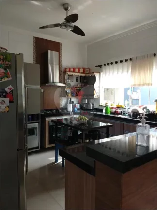 Casa Residencial Jardim Grajaú em Rua Mário Dalben
