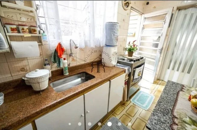 Imagem Esta encantadora casa oferece um espaço perfeito para quem busca conforto e praticidades. Com três...