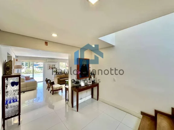 Imagem Casa à venda no Condomínio Euroville Granja Viana