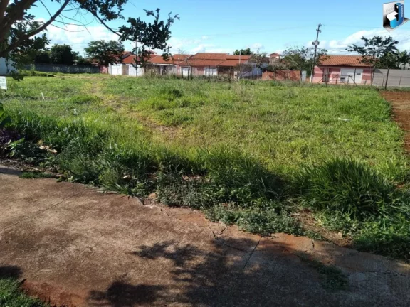 Imagem Terreno à Venda no Centro de Quadra, SP – Localização Privilegiada
