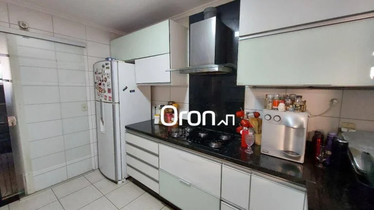 Imagem Sobrado com 3 dormitórios à venda, 145 m² por R$ 750.000,00 - Jardim Europa - Goiânia/GO