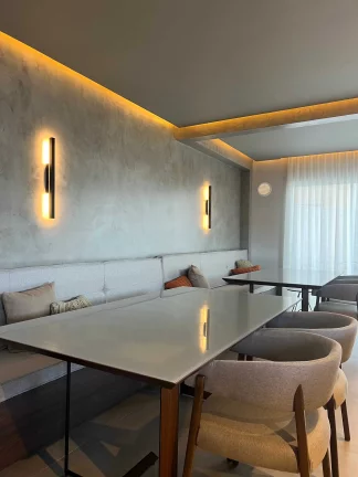 Imagem Apartamento com 3 dormitórios sendo 1 suíte e 2 vagas de garagem em Itapoá/SC
