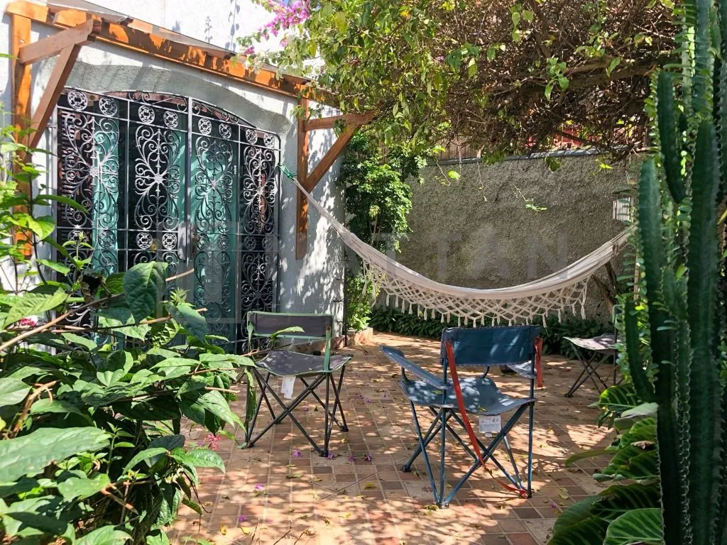 Imagem Exclusivo Sobrado com Edícula (2 Suítes), Jardim de Inverno e Quintal Ensolarado | Ônibus na Porta e Lareira!