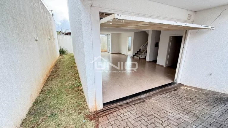 Imagem Sobrado Suíte + 2 Quartos - Bairro Cadorin