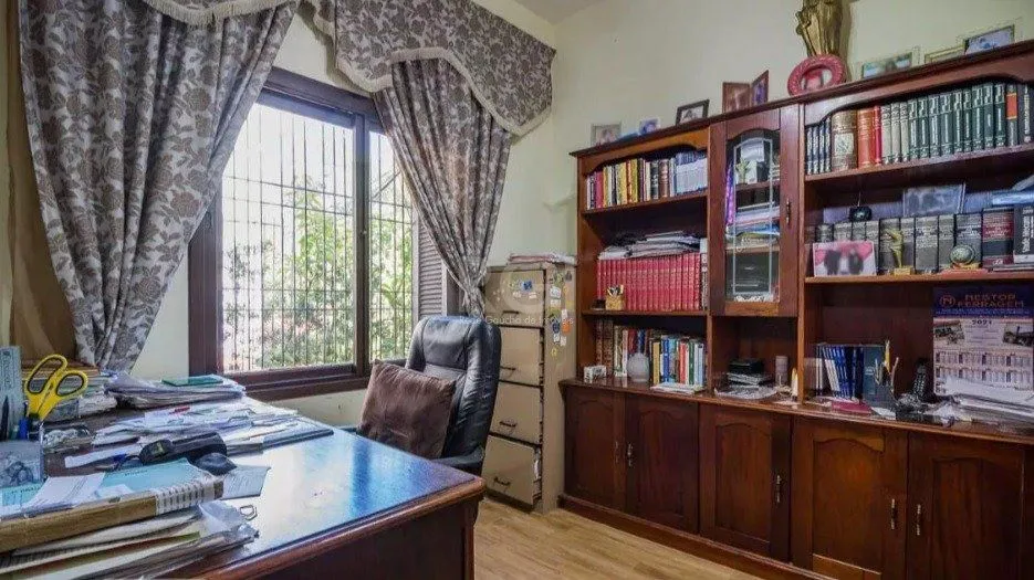 Imagem Casa para Venda - 294.4m², 4 dormitórios, sendo 2 suites, 2 vagas - Nonoai