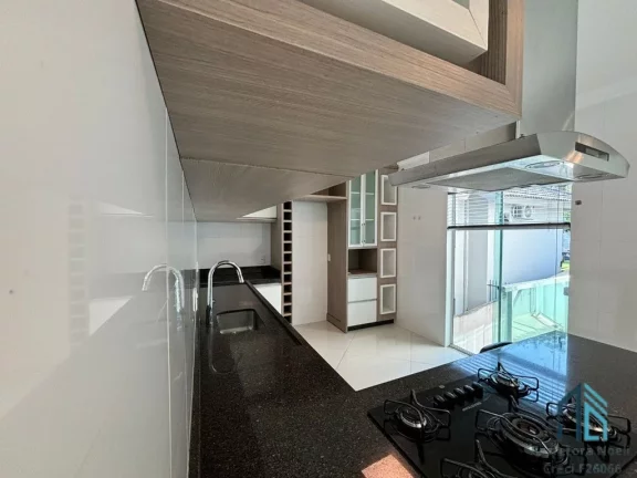 Imagem Casa moderna, 04 quartos c/suítes, piscina, área de laser em São Miguel do Oeste PR