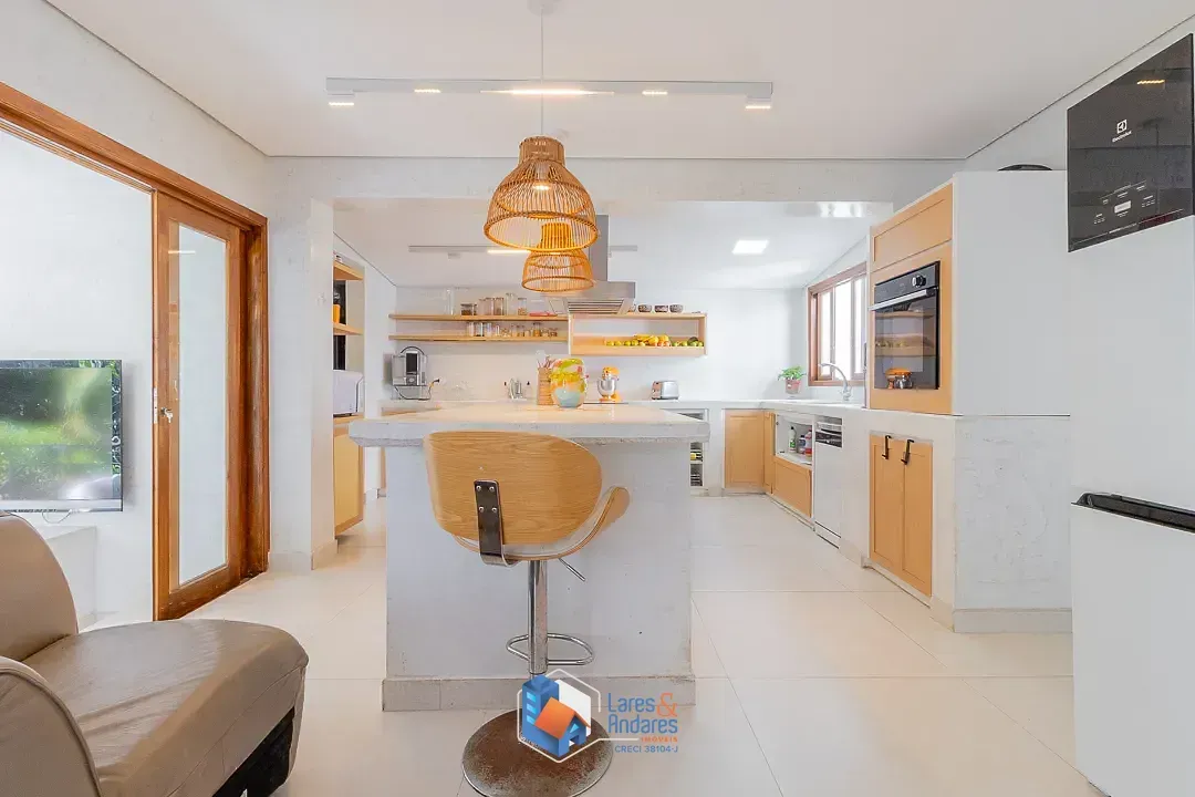 Imagem Casa para venda em Vila Ipojuca com 3 quartos, sendo 3 suítes, 290m²