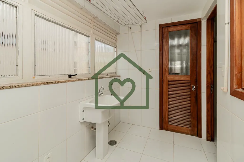 Imagem Na Av. Alegrete, n. 126, no bairro Petrópolis, Apartamento de 03 dormitórios, semi mobiliado com 0...